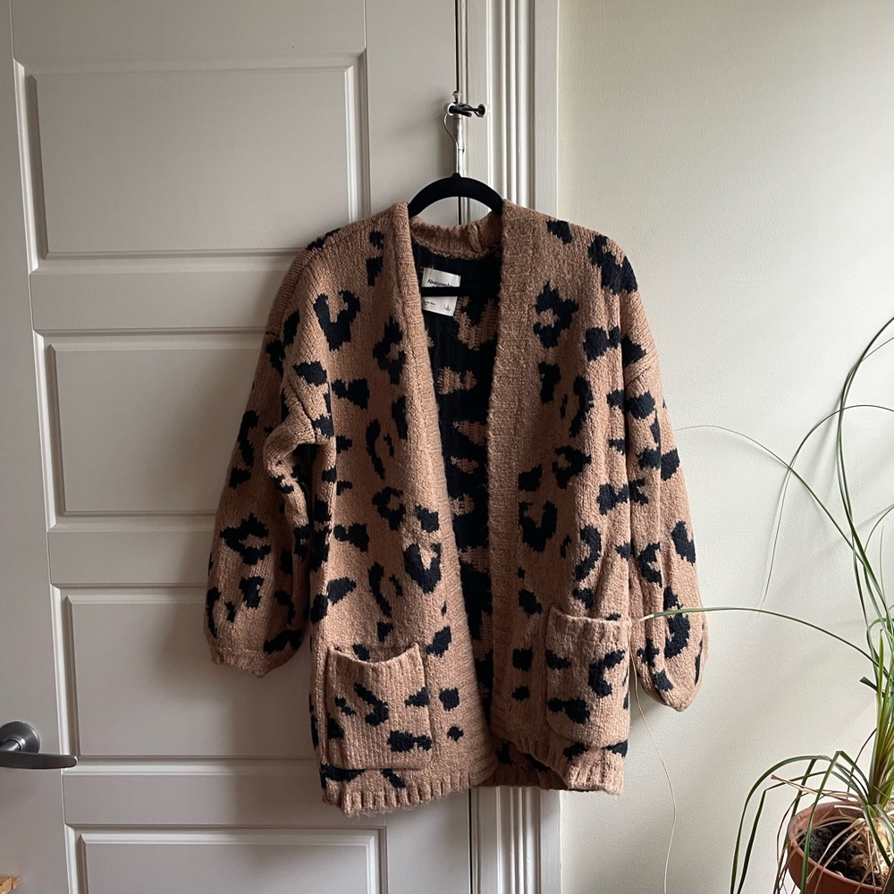 Abercrombie & Fitch Tan and Black Cardigan